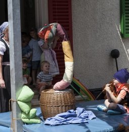 Schlangenbeschwörer auf dem Jahrmarkt